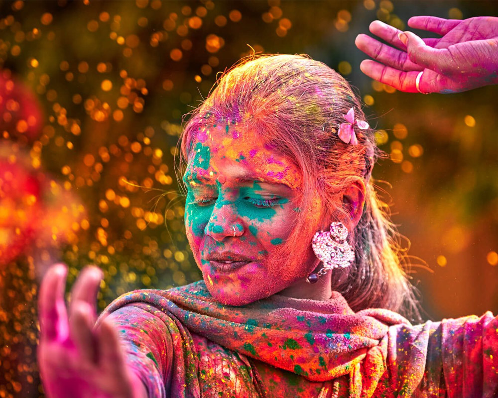 The Vibrant and Colorful Festival; Holi Observed in Pakistan 3 Dancing at Holi in Pakistan