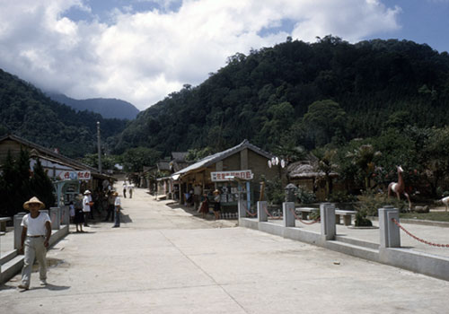 Is Mass tourism Ruining The Tourist Places? 5 Is Mass tourism Ruining The Tourist Places?