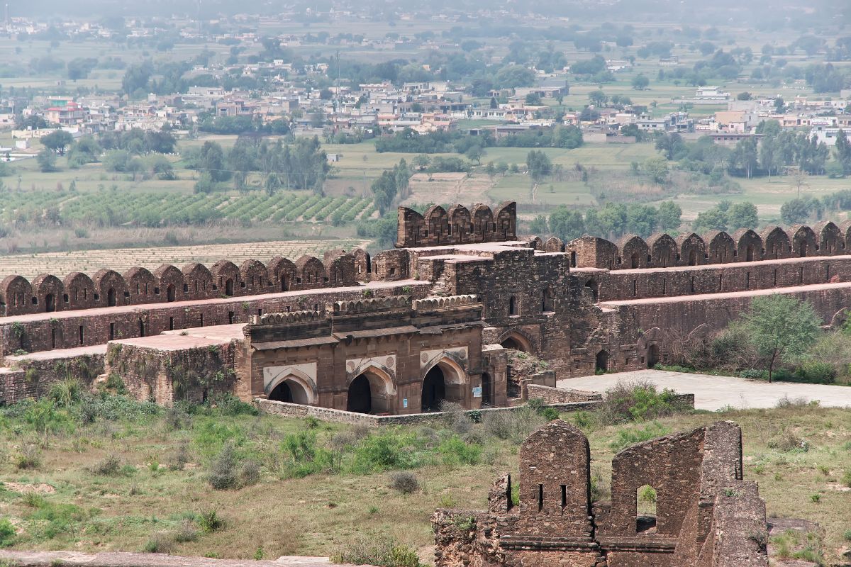 20 Interesting Facts About Pakistan 20 Facts About Pakistan: Largest Fort in the world