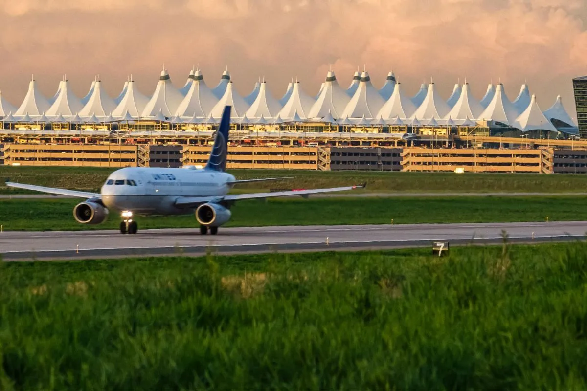 Top 10 Busiest Airports in The World 7 World's Busiest Airport: Danver International Airport