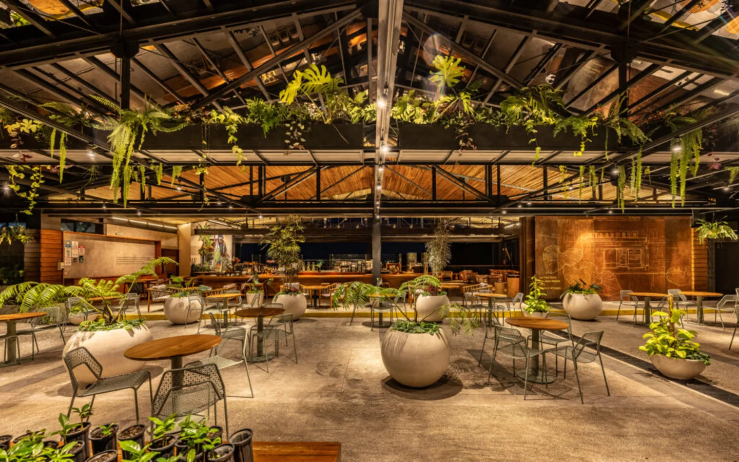 25 Strange Starbucks Stores Around the World 13 Unique Starbucks Stores Around the World: Costa Rica