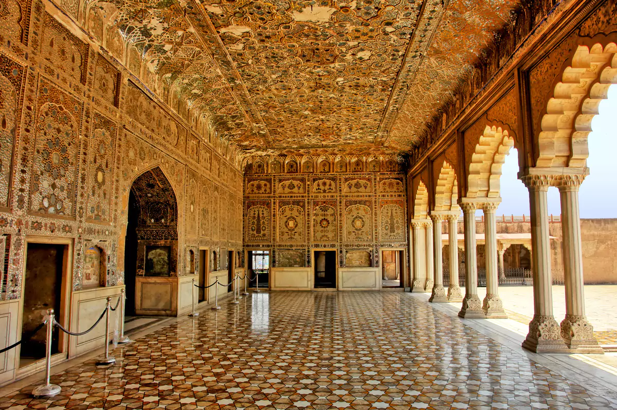 10 Best Photo Locations In Pakistan 21 Top Photo Locations in Pakistan: Lahore Fort Garden - Pakistan Tour n Travel