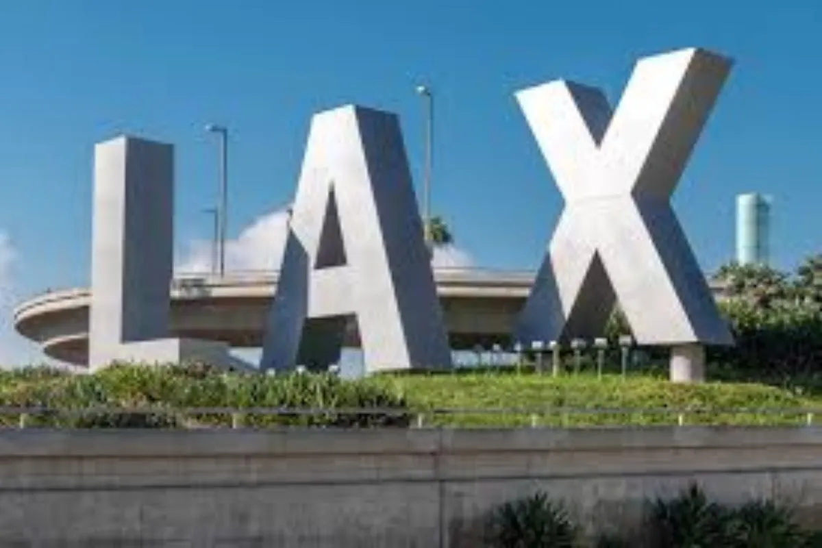 Top 10 Busiest Airports in The World 9 World's Busiest Airport: Los Angeles International Airport