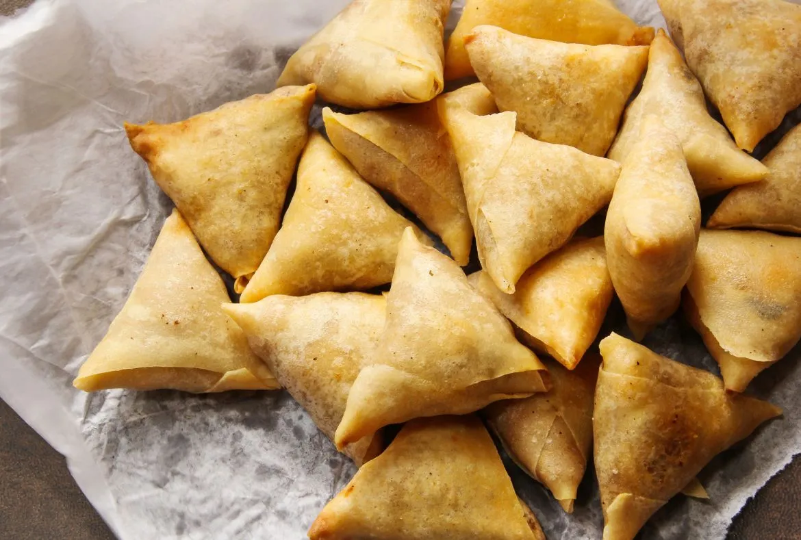 Best Snacks For Road Trip in Pakistan 5 Best Snacks For Road Trip in Pakistan - Pakistan Tour and Travel Samosa